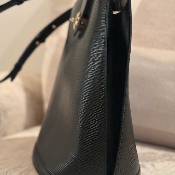 Louis Vuitton elegant black bucket bag - Picture 3 of 16
